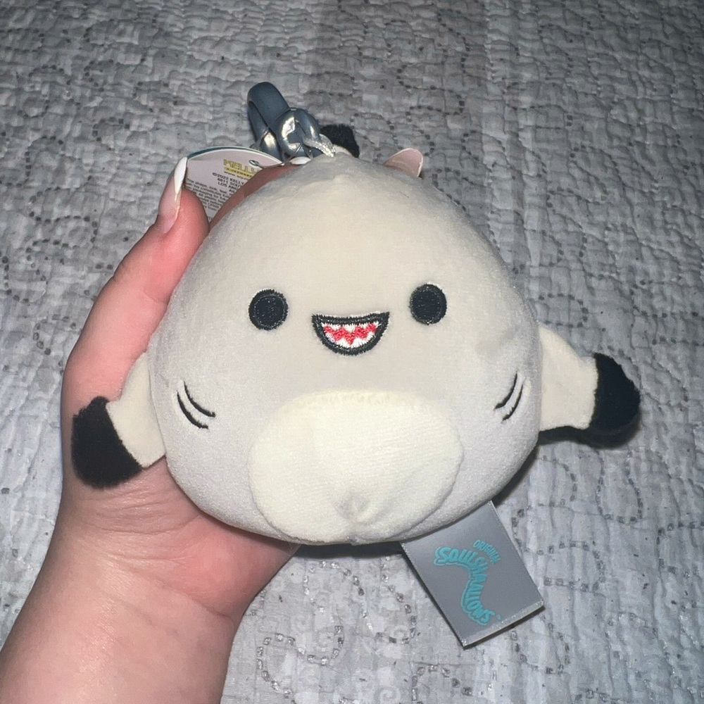 BNWT 3.5” Gordon Shark Clip Squishmallow